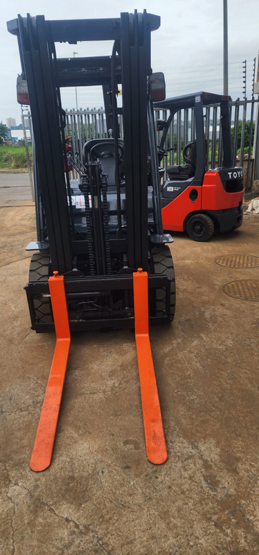 FORKLIFT FOR SALE, TOYOTA 2.5 TON, DIESEL 8SERIES (LATEST)