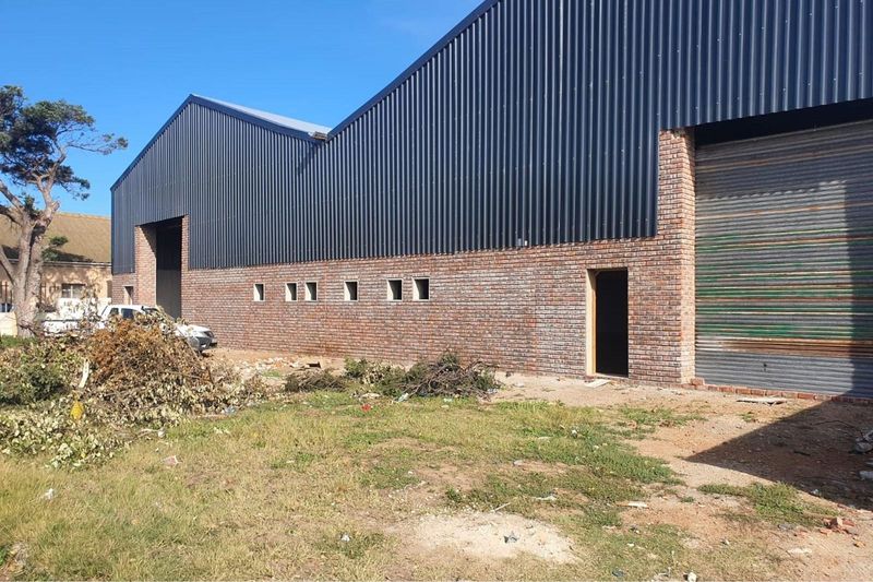 690m2 Warehouse To Let In Prime Sidwell Location