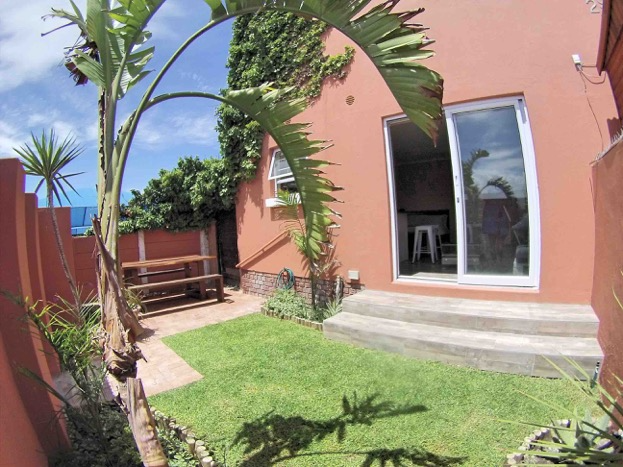 Furnished \studio with private garden, 100m from Blouberg beach