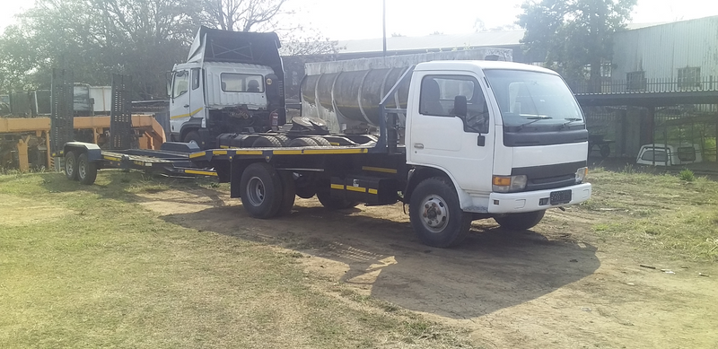 2002 NISSAN DIESEL UD40 VEHICLE CARRIA BODY &amp; ONE VEHICLE CARRIA TRAILER
