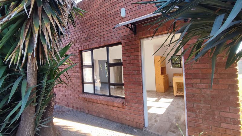 2 Bedroom Garden Cottage To Let in Riversdale, Meyerton