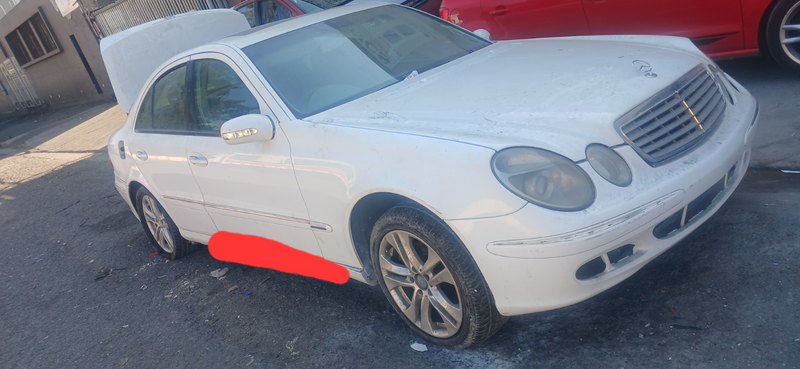 Mercedes Benz w211 E240 STRIPPING FOR SPARES .