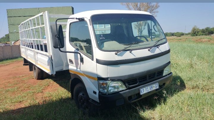 Toyota dyna  8-145 dropside in an immaculate condition for sale at an affordable amount