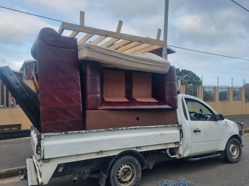 BAKKIE FOR HIRE AND TRAILERS