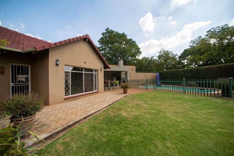 Beautiful 3 bedroom home with Flatlet/office For sale in Rynfield!