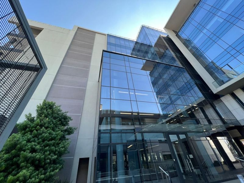 315sqm High End commercial office available for rental is Sandton CBD