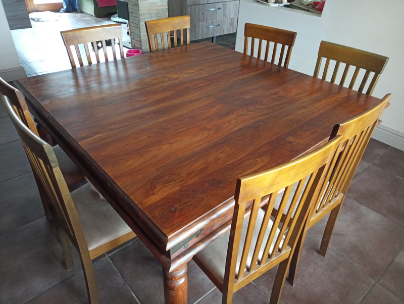 BARGAIN! WALNUT  8-SEAT DINING PLUS COFFEE TABLE