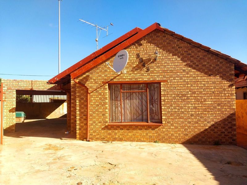 3 Bedroom house in Mohlakeng For Sale