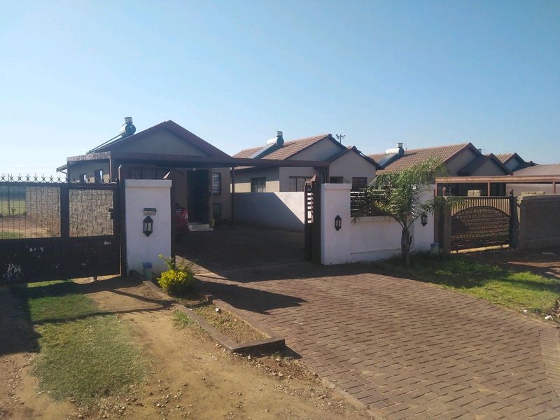 3 neat and beautiful bedroom house for sale in Soshanguve block VV ext 4