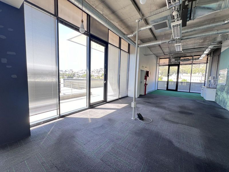 148m² Office To Let in Woodstock