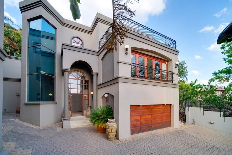 LUXURIOUS 3 BEDROOM HOUSE IN THE HEART OF GLENVISTA