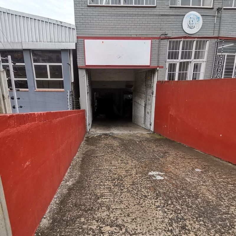 360m² Factory/Warehouse space with ramp access in busy area off North Coast Road