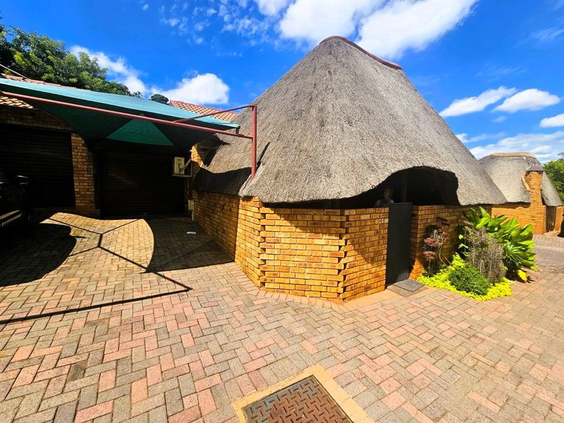 2 Bedroom Gated Estate For Sale in Safari Gardens