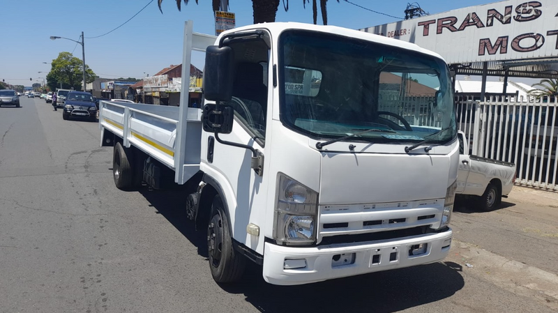 Isuzu nqr500 dropside in a mint condition for sale at an affordable amount