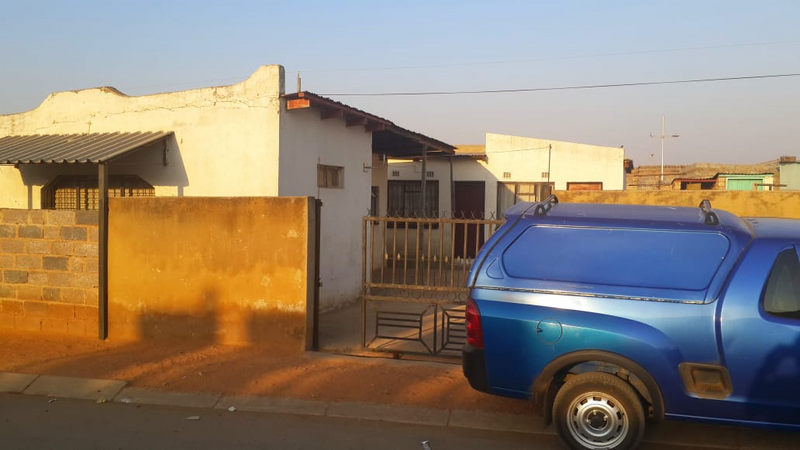 PRICE NEGOTIABLE……… I AM SELLING MY HOUSE IN TEMBISA ENHLAZINI WITH TENANTS TO B EVICTED