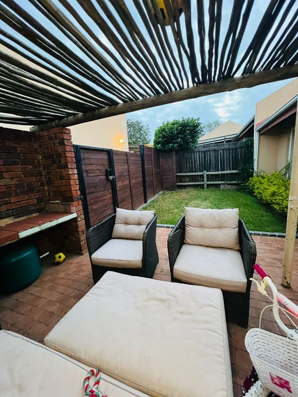 Sunninghill:  Two bedroom free standing ground floor with private garden.