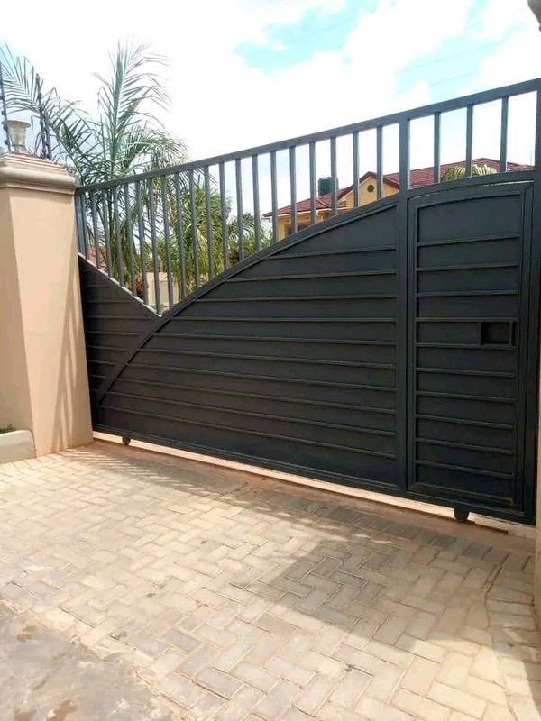 GATES AND FENCING SOLUTIONS.