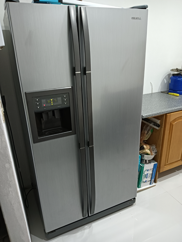 Samsung Double Door fridge/freezer with Water dispenser