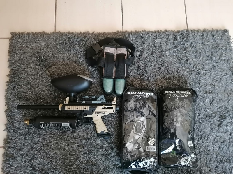 paintball gun with knee and elbow pads