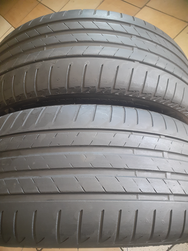 225/45/18 Bridgestone Run Flat Tyres. Contact 0739981562