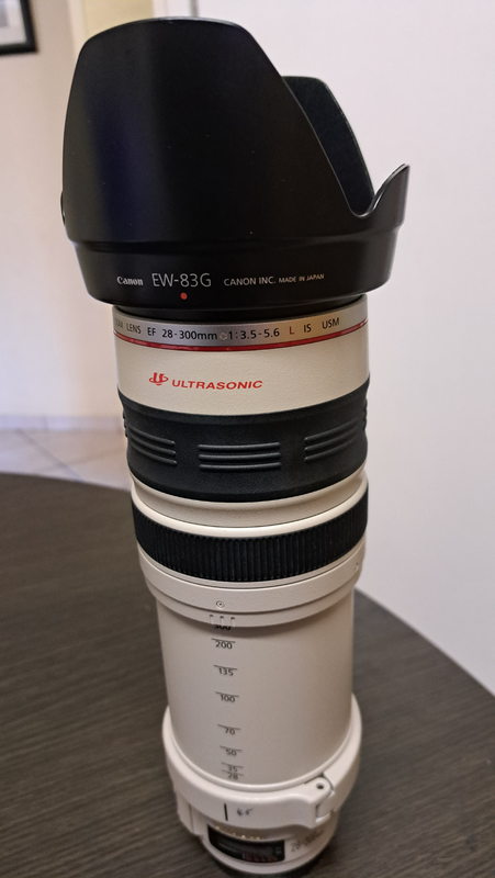 Canon EF 28 - 300 f/3.5 - 5.6L IS USM Zoom lens