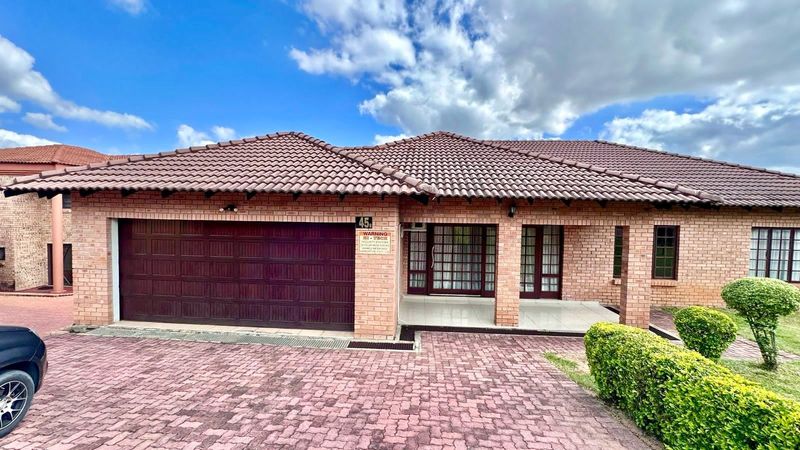 4 Bedroom House For Sale in White River Ext 49
