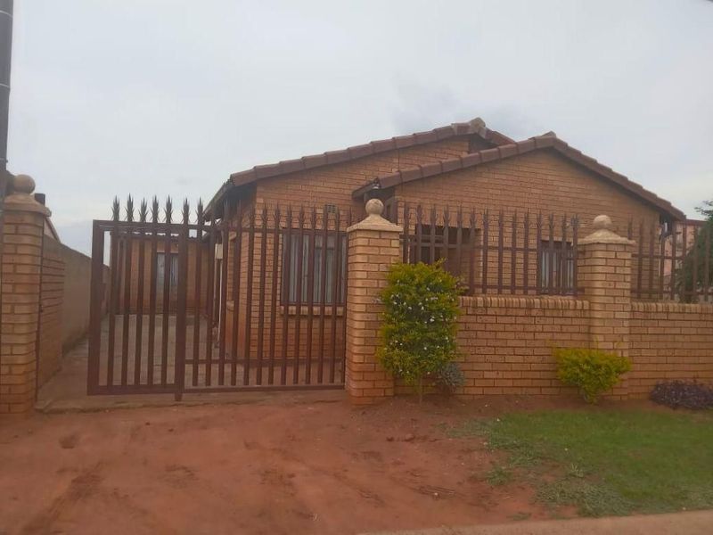 2 Bedroom House To Rent In Protea Glen Ext 16 (Deposit &amp; Admin Fee Required)
