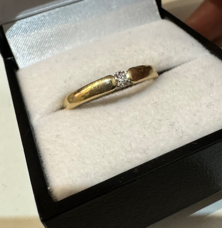 9ct gold ring R3000 negotiable