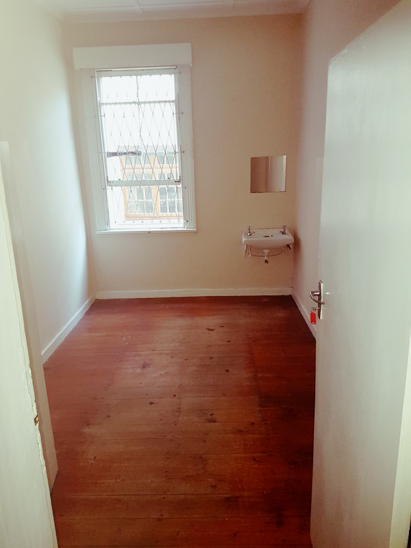 Quigney - Room to let in boarding house