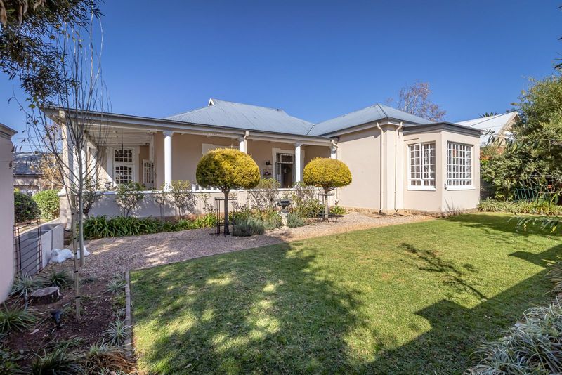 Charming Golden Oldie with Business Potential in Heidelberg Central.