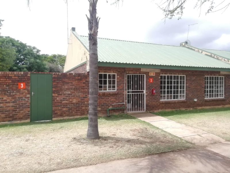 Townhouse in Palmietfontein AH To Rent
