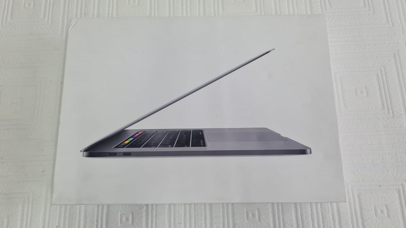 MacBook Pro 2017 Touch-Bar Core i7 15inch Screen 16GB With Box