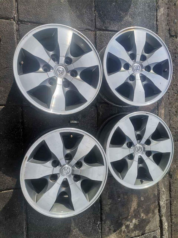 A clean set of 16inch Toyota hillux mags