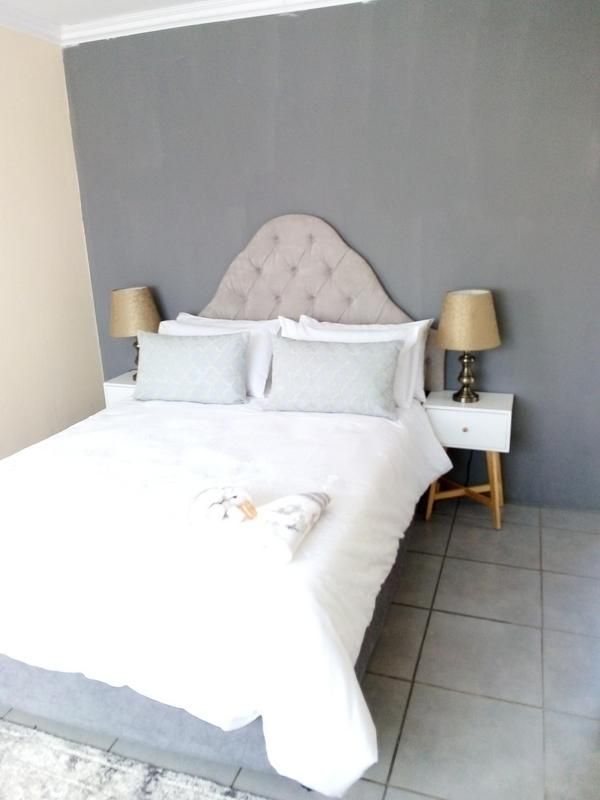 Guest house in ebony park for R150 2 hours R500 a night