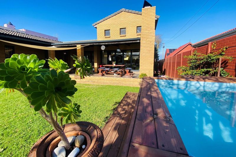 Coastal Elegance in Sandbaai, Hermanus, South Africa