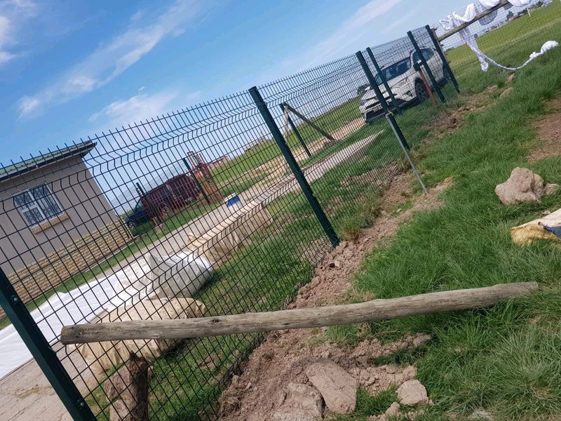Clearvu fence. Weld mesh. Razor wire installation.