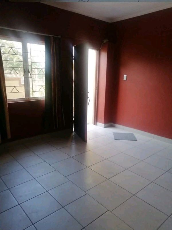 BACHELOR APARTMENT FOR RENT IN ATHLONE PARK , AMANZIMTOTI