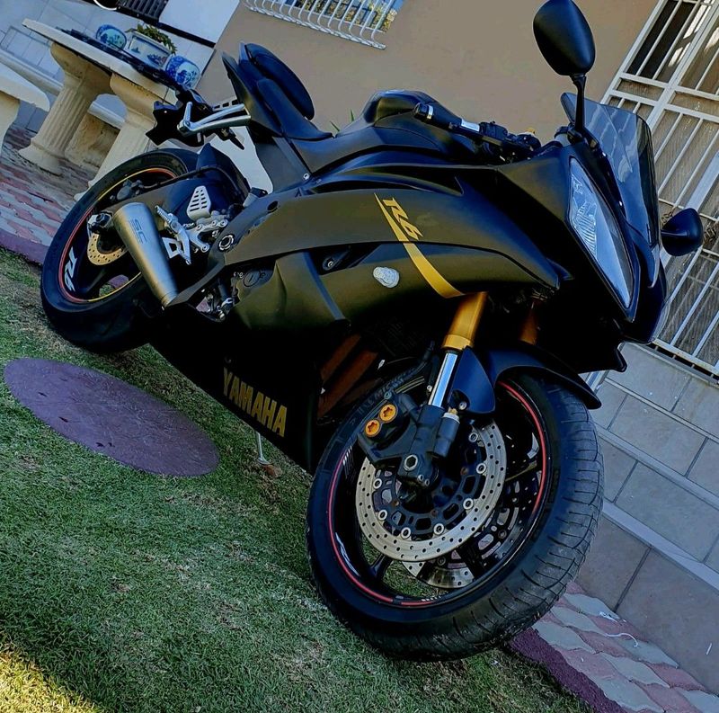 2009 YAMAHA YZF R6 ONLY 30K KMS