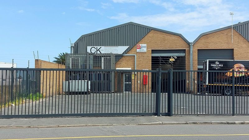 440m2 Warehouse available To Let in Montague Gardens