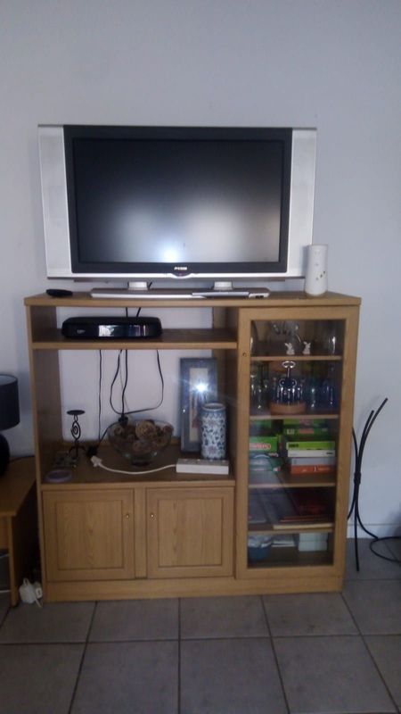 LOVELY TV CABINET WITH SPACIOUS SHELVES AND CABINET