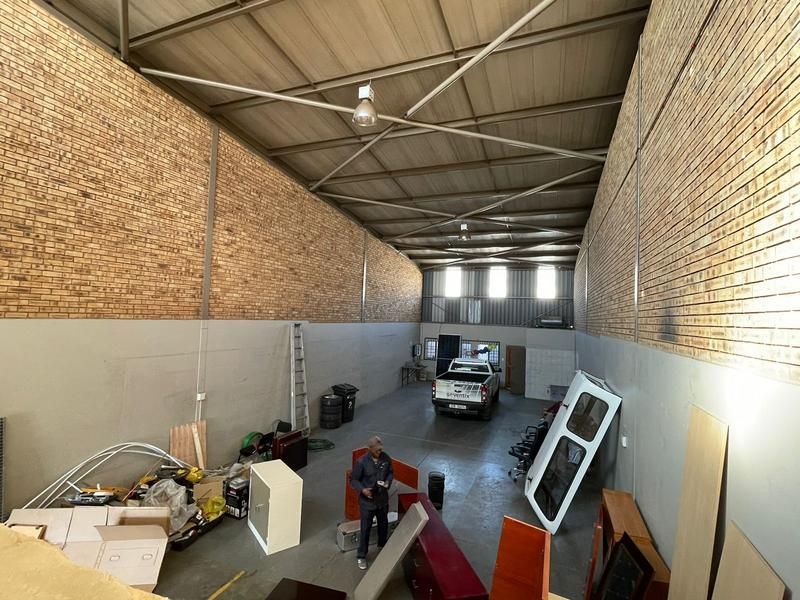 PREMIUM MINI FACTORY / WAREHOUSE TO LET IN HILDE AVE, HENNOPS PARK, CENTURION!