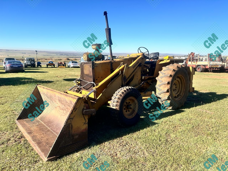 FORD 4000 LOADER R100,000 excl 0825949026