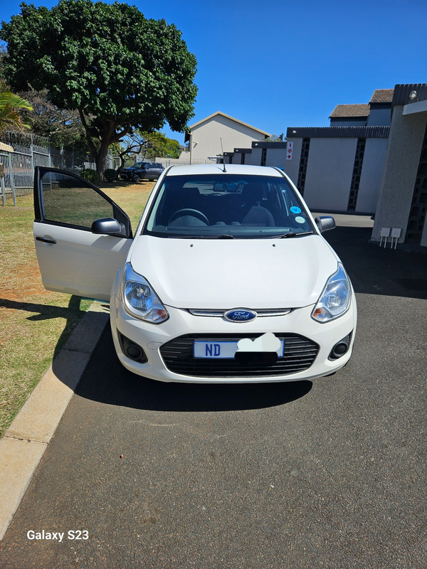 2015 Ford Figo Hatchback 1.4 petrol