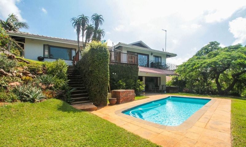4 Bedroom House for sale in La Lucia