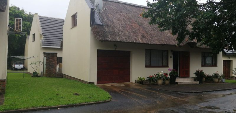 4 Bed, 2 bath, cozy stand alone, Thatch cottage style Townhouse  nestled in a serene coastal setting