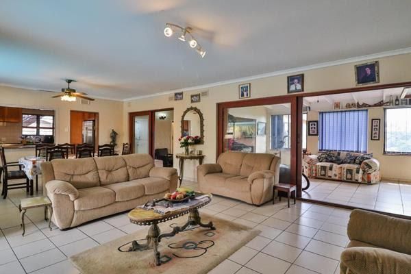 Beautiful 3 level home in the heart of La Lucia can be yours !!