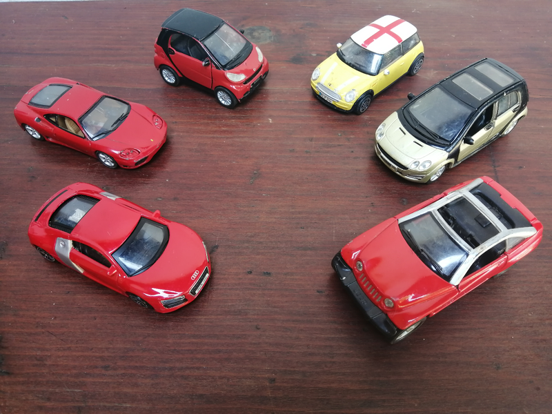 Lovely collection of 6 medium die cast cars.