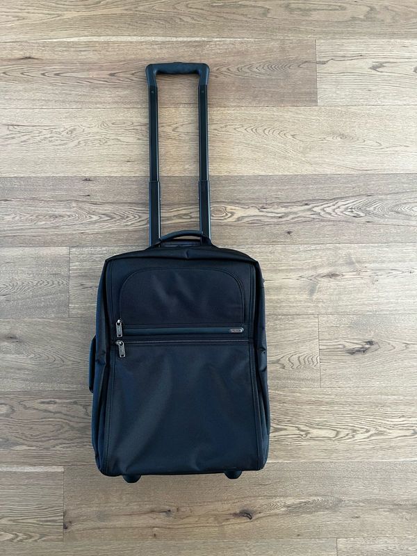 Tumi - International 2 Wheel Carry On Bag/Luggage