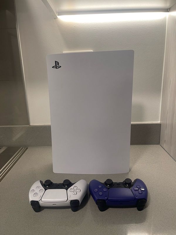 Practically New Playstation 5 Disk Version ( With 2 Controllers )