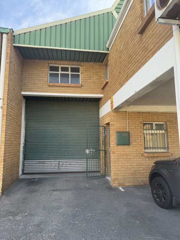 317m2 Warehouse / Factory FOR SALE in Secure Park in Montague Gardens, Cape Town.